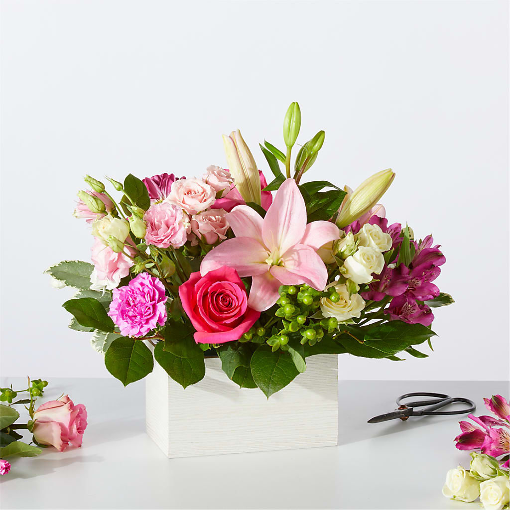 Sweetberry Box – A Florist Original – Colonial Flower Shoppe, Somers CT