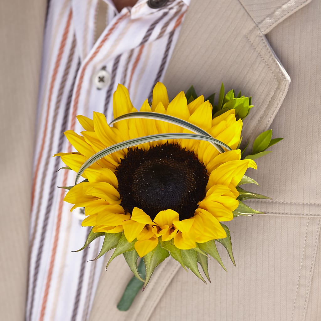 Free Spirit Boutonniere – Colonial Flower Shoppe, Somers CT