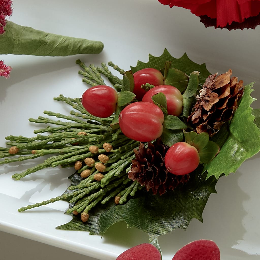 Red Berry Boutonniere – Colonial Flower Shoppe, Somers CT